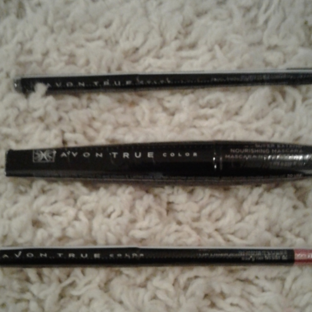 Avon True Color Eye and Lip Bundle